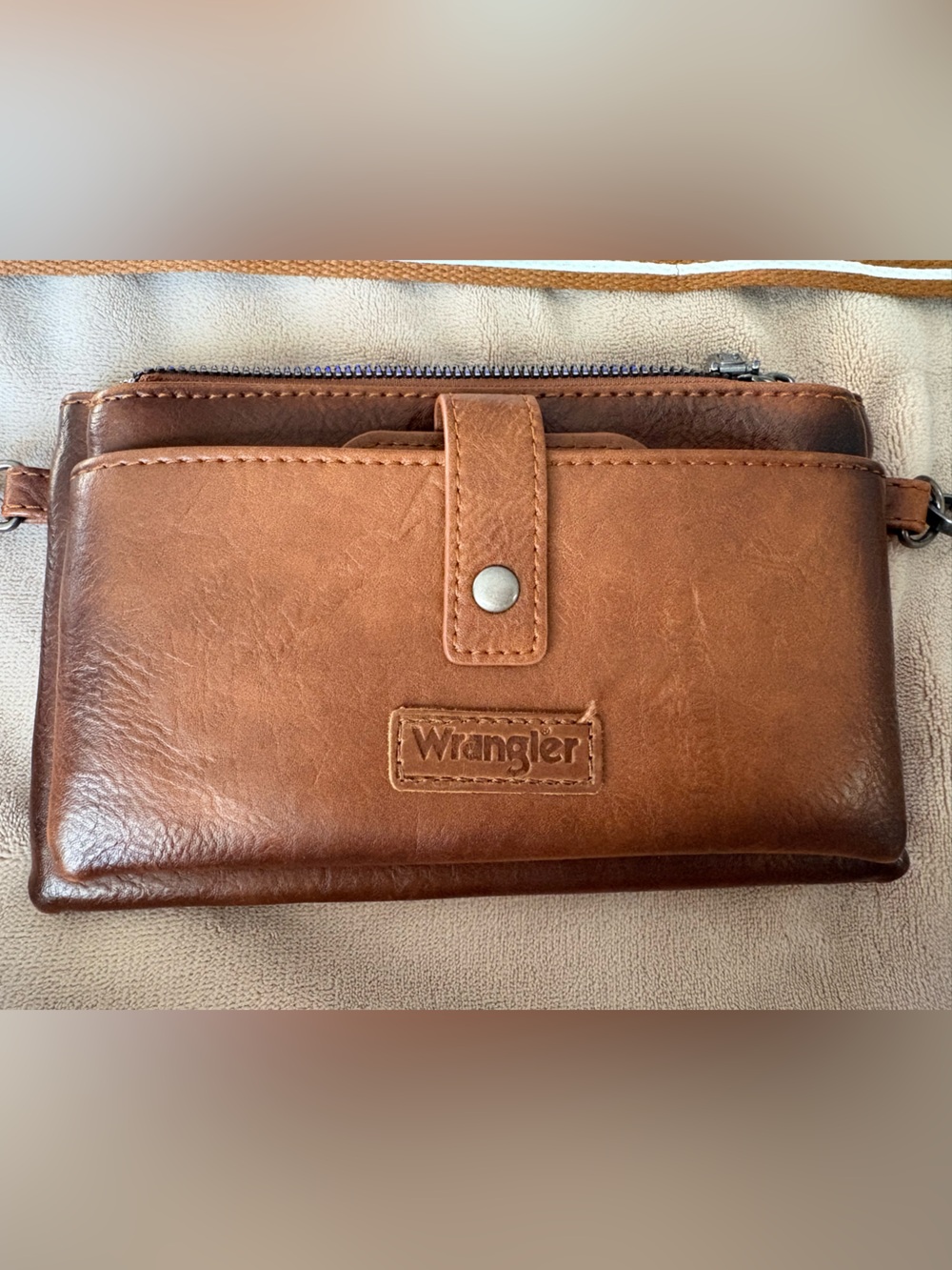 Wrangler Chestnut Brown Crossbody with Branded Strap - Picture 4 of 7